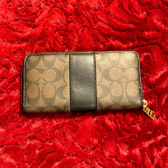 Like New Leather & Canvas Coach Wallet - Picture 4 of 7